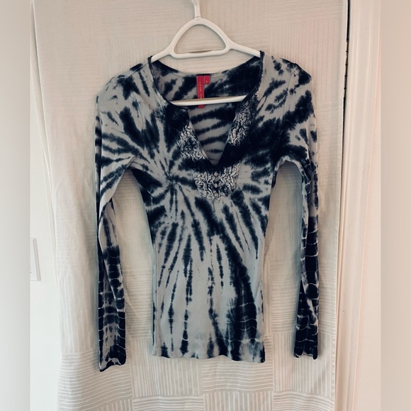 Charlotte Tarantola Tops - 2/$20 - Black & White Tie-Dye Top /Sparkly Buttons /fall wear